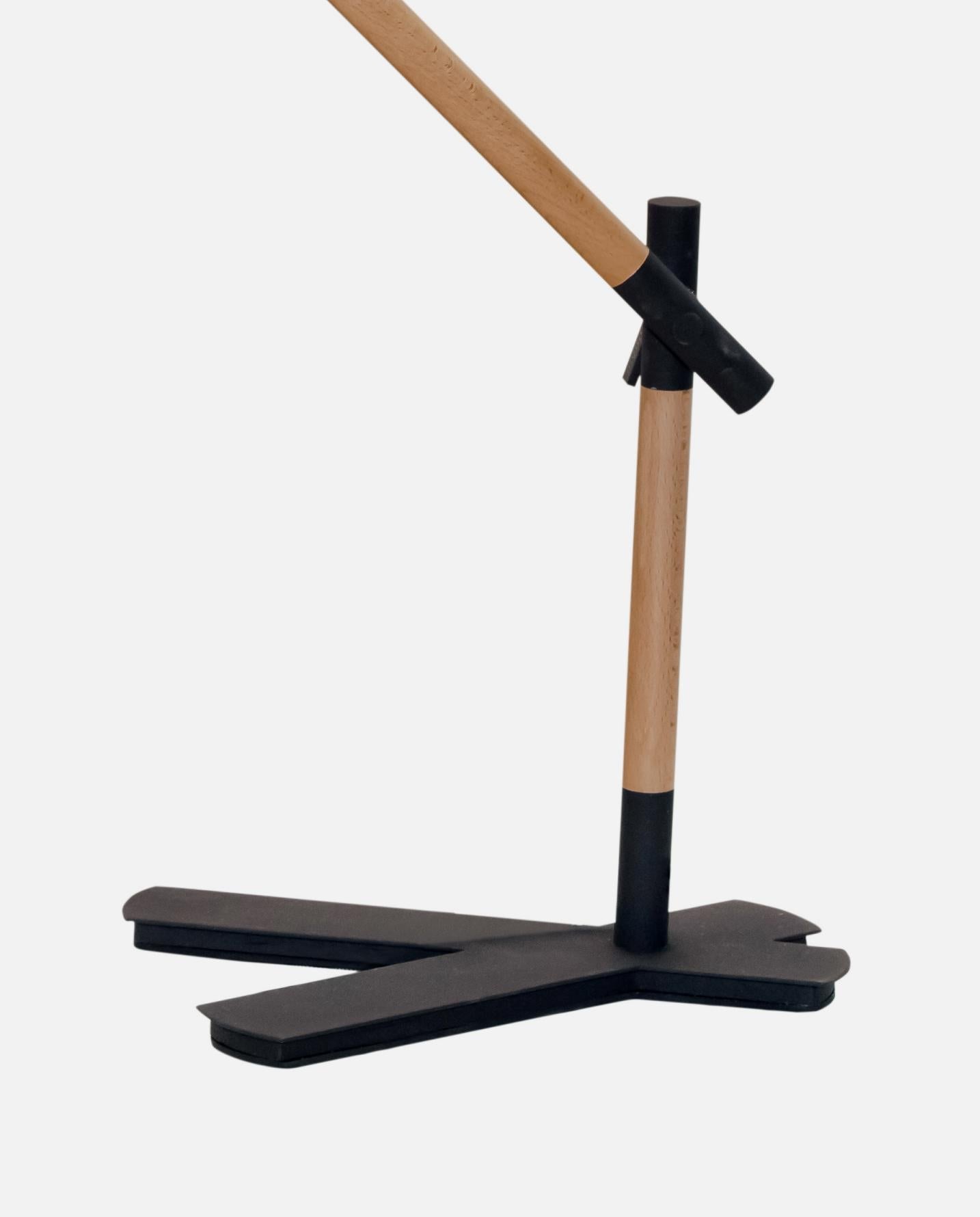 Lampada da Scrivania “Ben” Regolabile in Acciaio e Legno 30 cm – Solo Spedizione in Italia