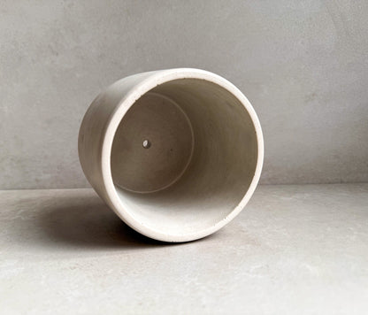 Vaso in Cemento Moderno con Sottovaso – Design Minimalista Ø18 cm, Solo Spedizione in Italia